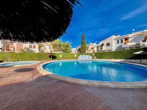 Moderna casa con terraza y piscina R122 by Novadesta
